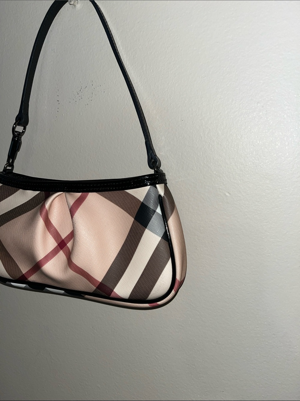 Burberry Beige Plaid Shoulder Bag with Black Trim - Picture 6 of 17